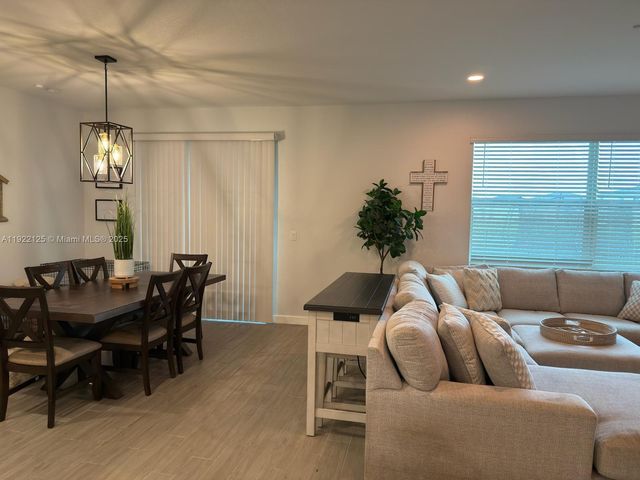 7599 NW Deysbrook Lane, Port St. Lucie, FL 34987