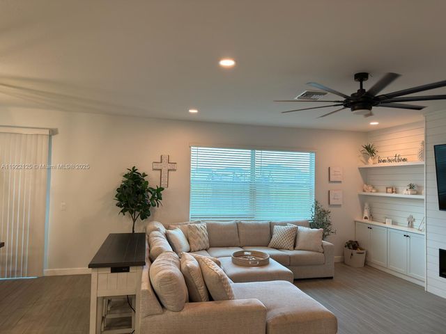 7599 NW Deysbrook Lane, Port St. Lucie, FL 34987