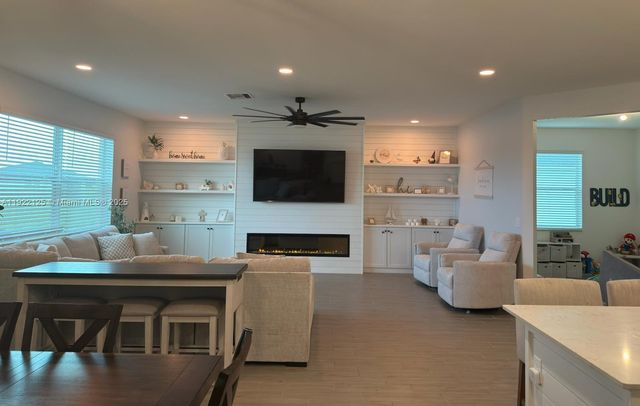 7599 NW Deysbrook Lane, Port St. Lucie, FL 34987