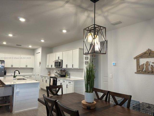 7599 NW Deysbrook Lane, Port St. Lucie, FL 34987