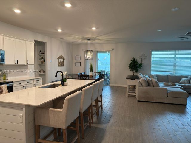 7599 NW Deysbrook Lane, Port St. Lucie, FL 34987