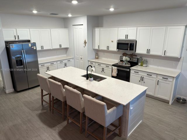 7599 NW Deysbrook Lane, Port St. Lucie, FL 34987