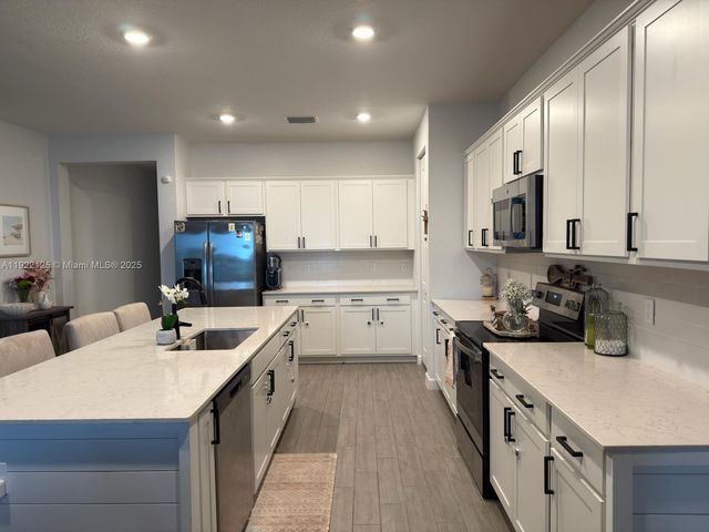 7599 NW Deysbrook Lane, Port St. Lucie, FL 34987