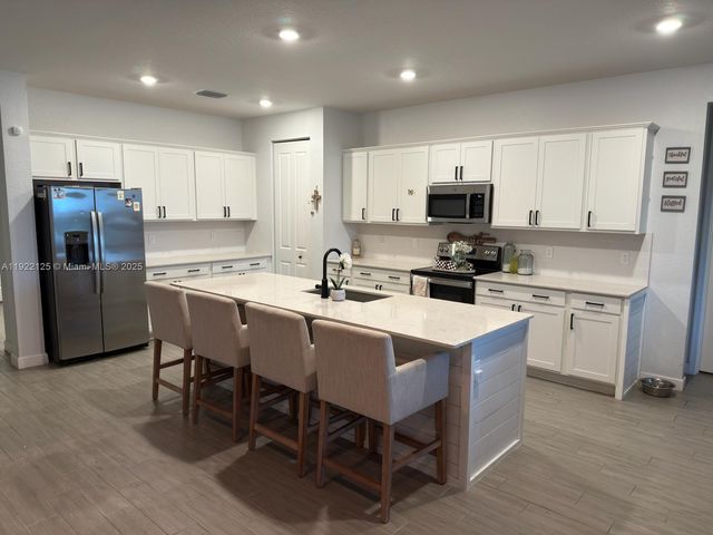 7599 NW Deysbrook Lane, Port St. Lucie, FL 34987