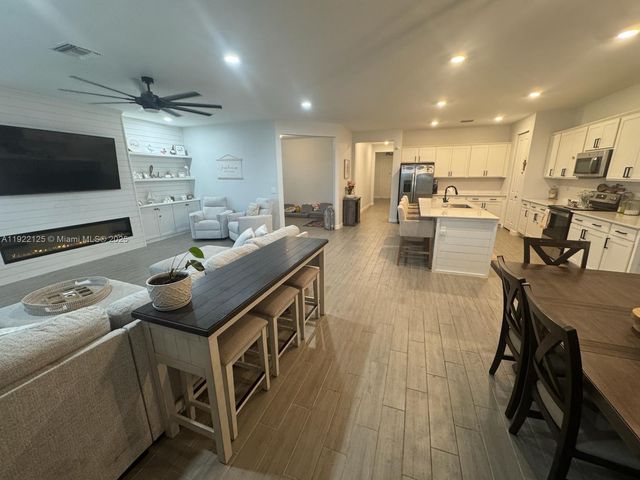 7599 NW Deysbrook Lane, Port St. Lucie, FL 34987