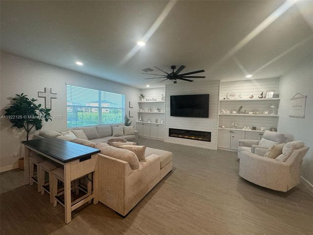 7599 NW Deysbrook Lane, Port St. Lucie, FL 34987