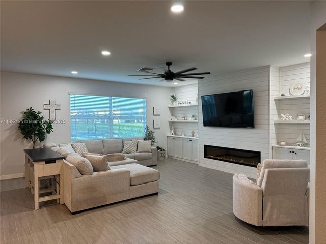 7599 NW Deysbrook Lane, Port St. Lucie, FL 34987