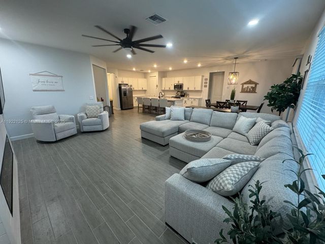 7599 NW Deysbrook Lane, Port St. Lucie, FL 34987