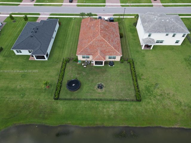 7599 NW Deysbrook Lane, Port St. Lucie, FL 34987