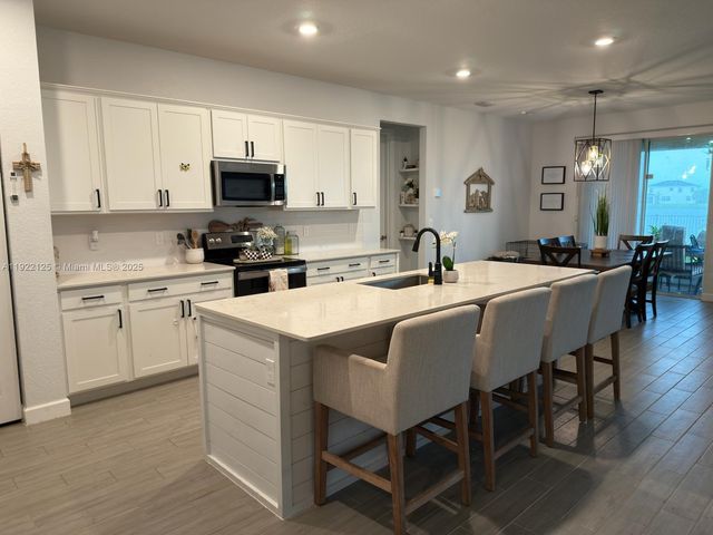 7599 NW Deysbrook Lane, Port St. Lucie, FL 34987