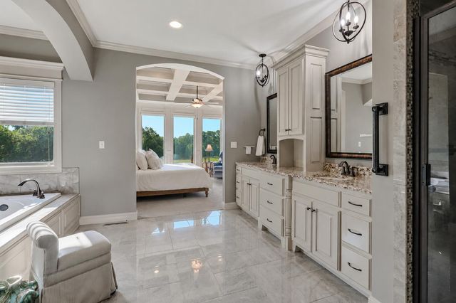 5958 SCREAMING EAGLE LN, Columbia, MO 65201