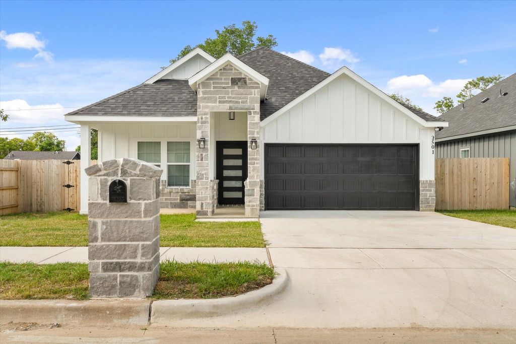 3501 Thannisch Avenue, Fort Worth, TX 76105