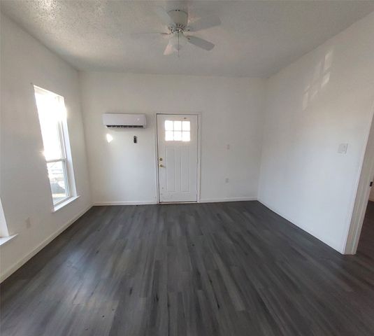 1324 W Morton Street, Denison, TX 75020