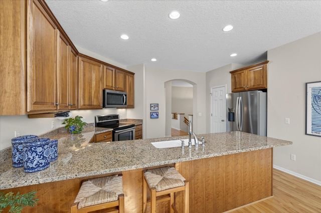 18624 48th Avenue N, Plymouth, MN 55446