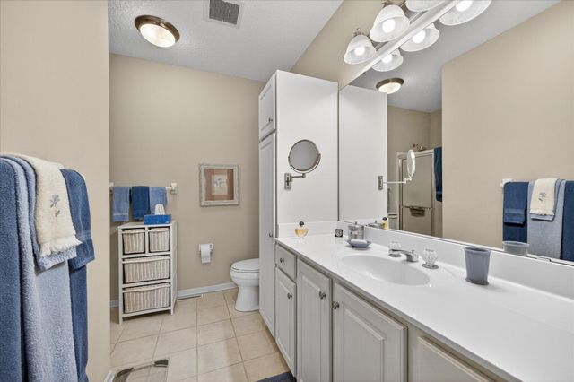 18624 48th Avenue N, Plymouth, MN 55446