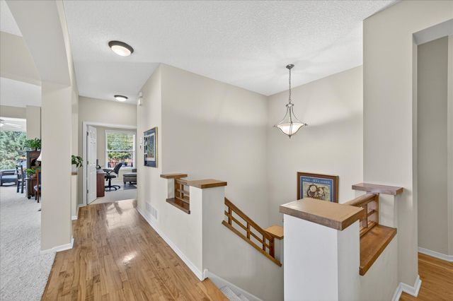 18624 48th Avenue N, Plymouth, MN 55446