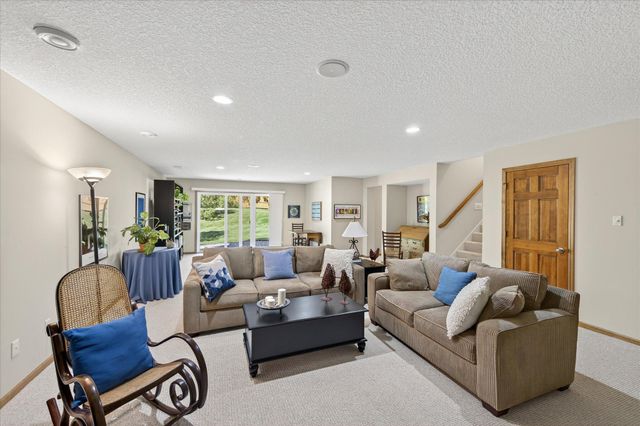 18624 48th Avenue N, Plymouth, MN 55446