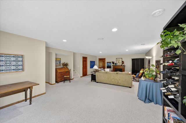 18624 48th Avenue N, Plymouth, MN 55446