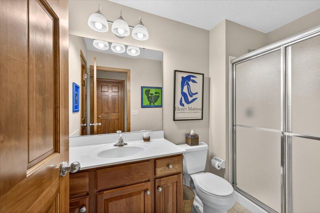 18624 48th Avenue N, Plymouth, MN 55446