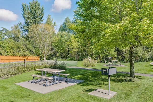 18624 48th Avenue N, Plymouth, MN 55446