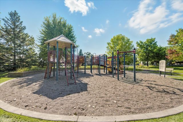 18624 48th Avenue N, Plymouth, MN 55446