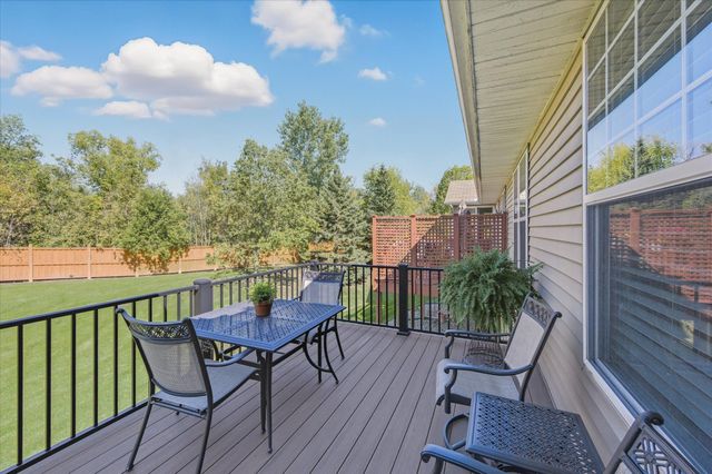 18624 48th Avenue N, Plymouth, MN 55446