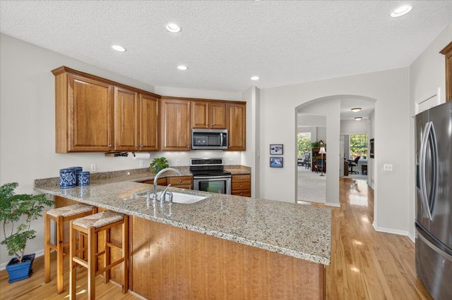 18624 48th Avenue N, Plymouth, MN 55446