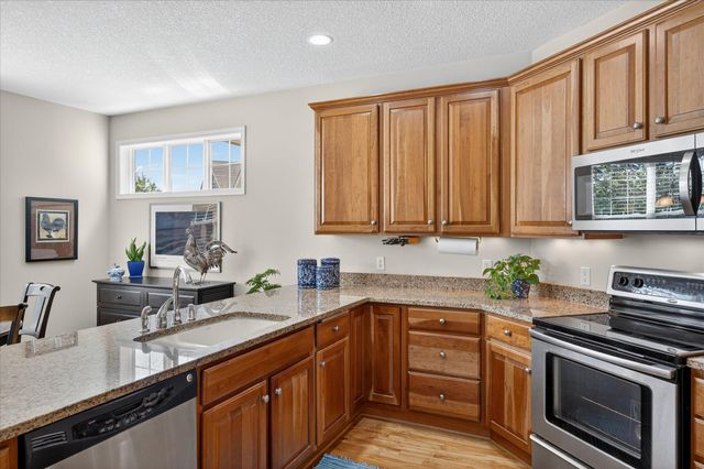 18624 48th Avenue N, Plymouth, MN 55446