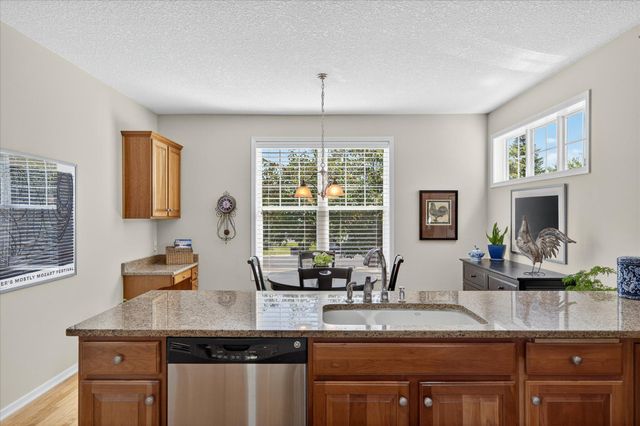 18624 48th Avenue N, Plymouth, MN 55446