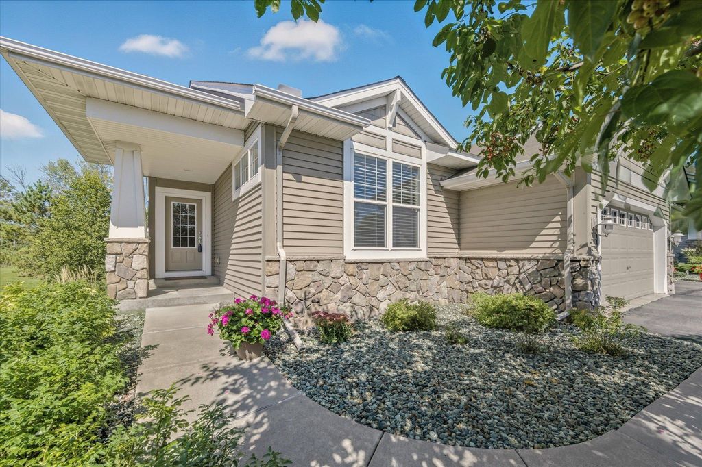 18624 48th Avenue N, Plymouth, MN 55446