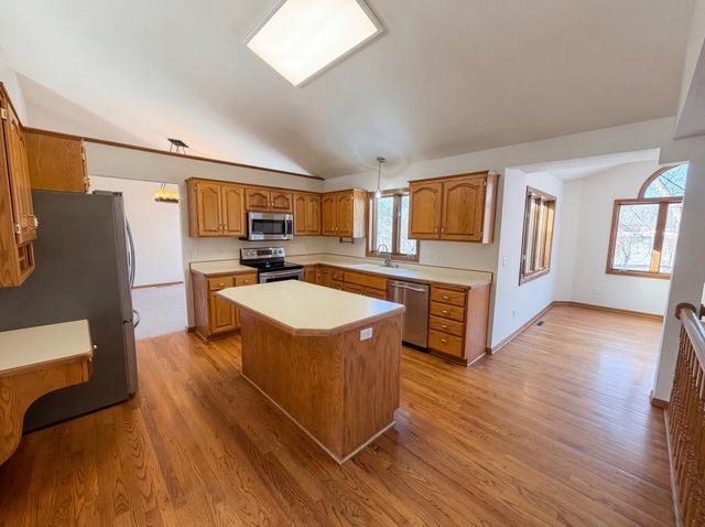 8433 Upland Lane N, Maple Grove, MN 55311