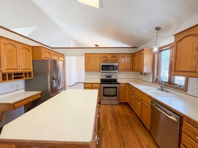 8433 Upland Lane N, Maple Grove, MN 55311