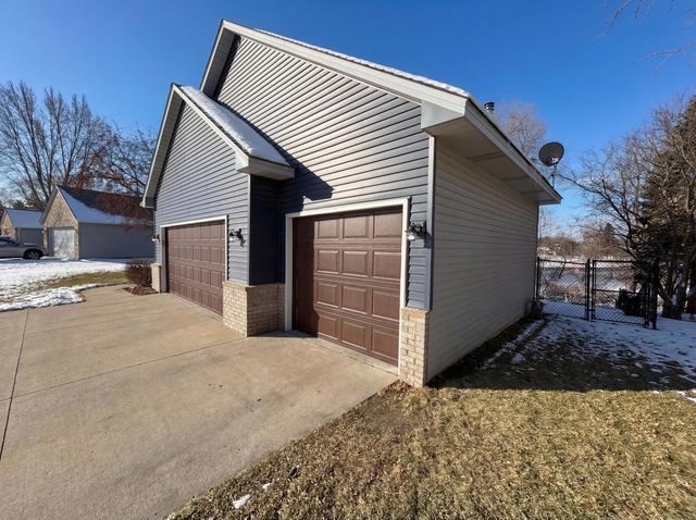8433 Upland Lane N, Maple Grove, MN 55311