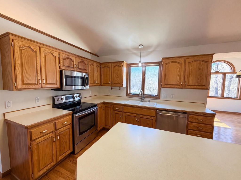 8433 Upland Lane N, Maple Grove, MN 55311 — photo 2