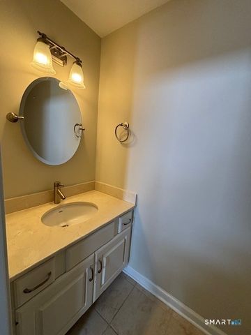 12 Boulevard Drive 15-102, Danbury, CT 06810