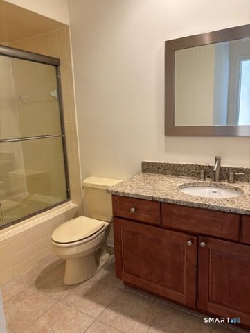 12 Boulevard Drive 15-102, Danbury, CT 06810