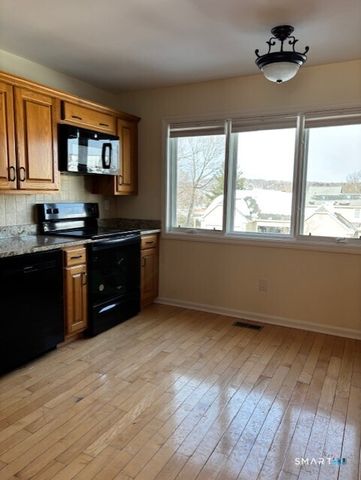 12 Boulevard Drive 15-102, Danbury, CT 06810