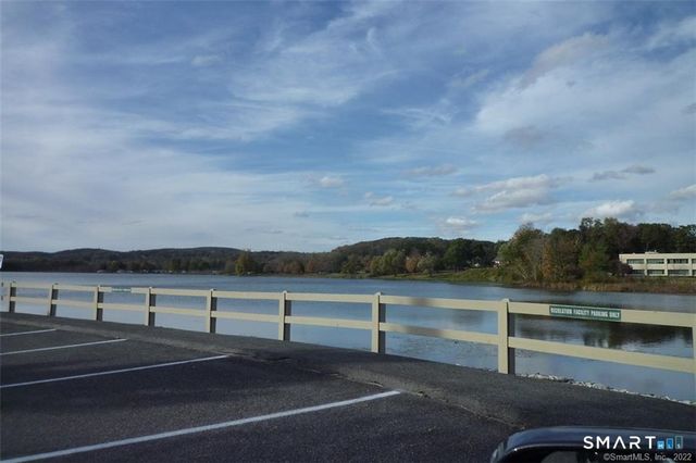 12 Boulevard Drive 15-102, Danbury, CT 06810