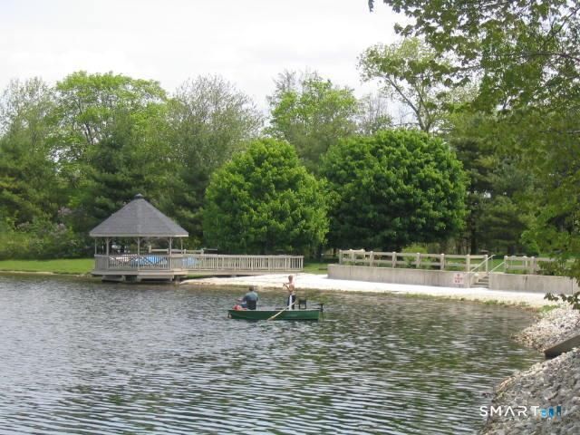 12 Boulevard Drive 15-102, Danbury, CT 06810