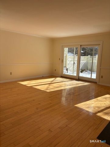 12 Boulevard Drive 15-102, Danbury, CT 06810