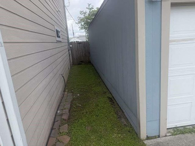 1675 Hugh Road B, Houston, TX 77067