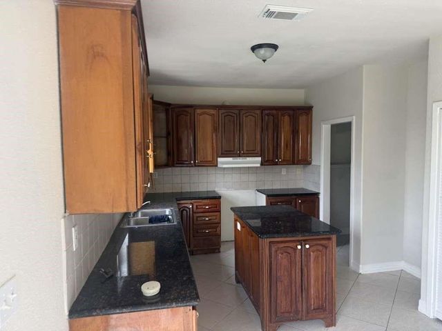 1675 Hugh Road B, Houston, TX 77067