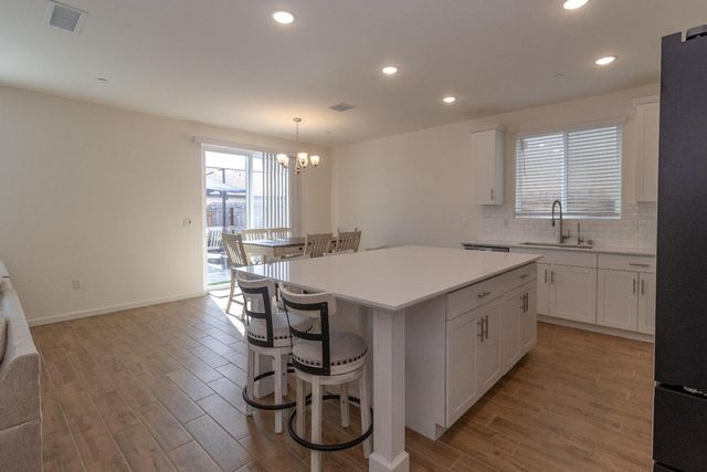 1158 Encore Way W, Madera, CA 93636