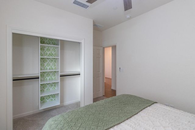 1158 Encore Way W, Madera, CA 93636