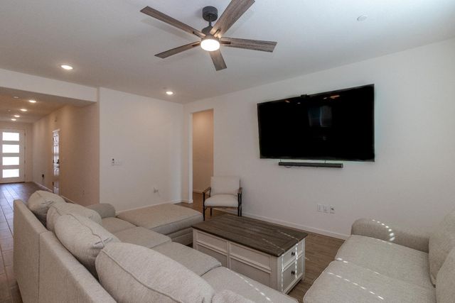 1158 Encore Way W, Madera, CA 93636