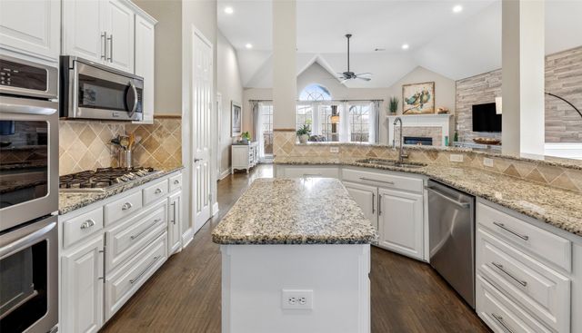 3400 Huddersfield Crest, Highland Village, TX 75077