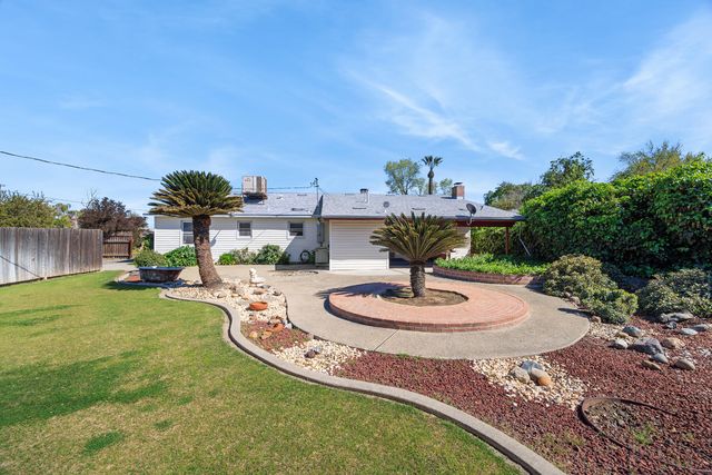 2080 Mckinley Avenue, Hanford, CA 93230