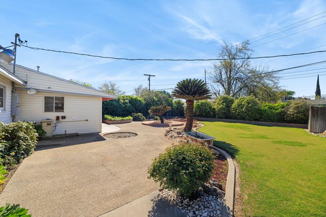 2080 Mckinley Avenue, Hanford, CA 93230