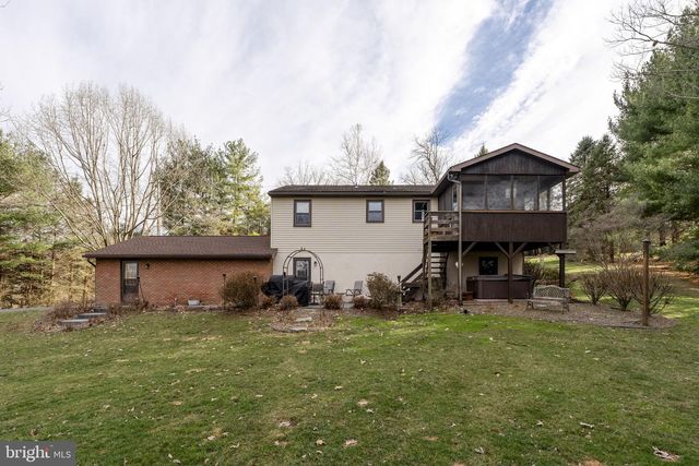 156 HORSE HAPPY RD, Newmanstown, PA 17073