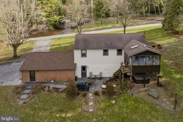156 HORSE HAPPY RD, Newmanstown, PA 17073